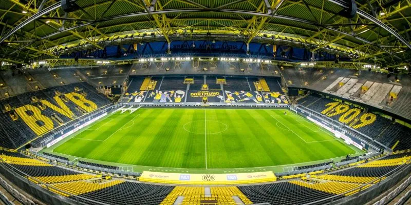 Signal Iduna Park với sức chứa 24.500 người